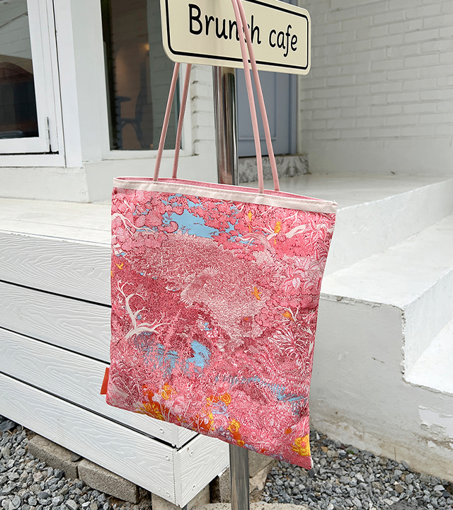 Cared scarf shoulder bag
