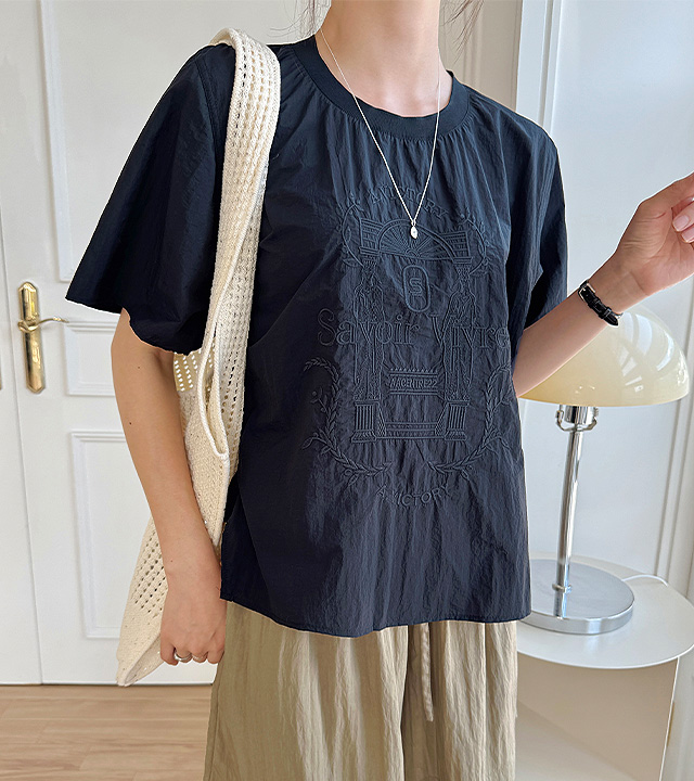 More Light Embroidered T-shirt 