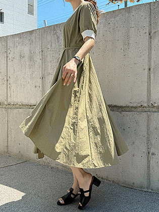 Rustling V-line one-piece