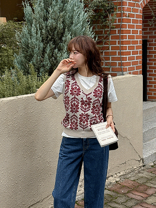 Flower jacquard knit vest