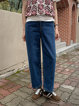 Dart cut baggy fit denim