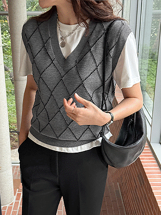 Diamond Pearl Knit Vest
