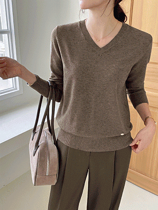 Soft Pendant V-Neck Knit