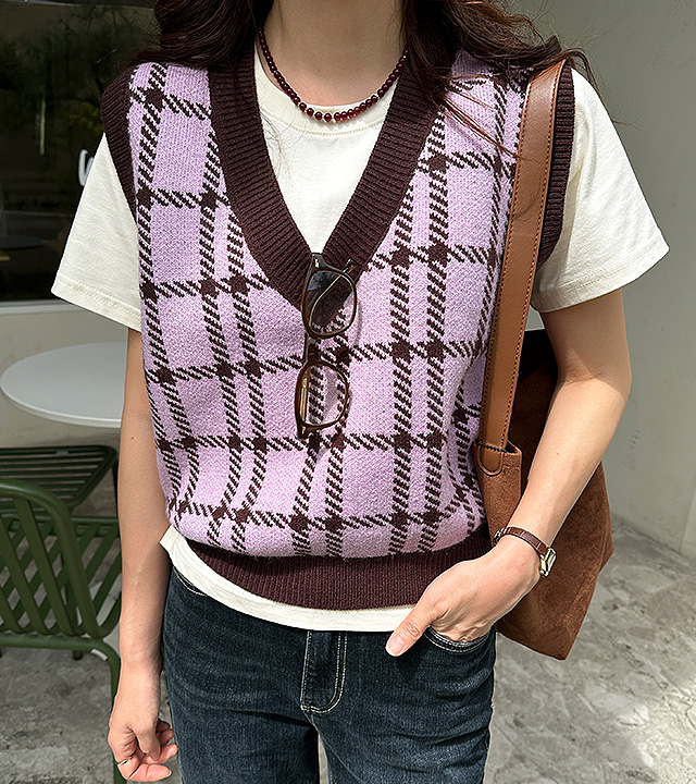Clove check knit vest 