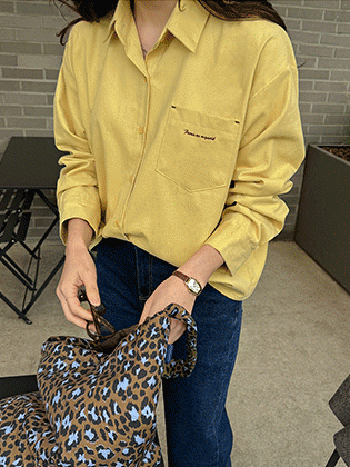 Lettering peach fleece loose-fit shirt