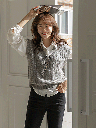 Cable Hairy Wool Knit Vest