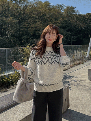 Norton Pattern Round Knit