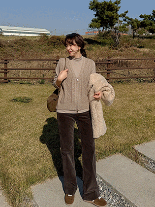 Slick Cable Zipper Knit Vest