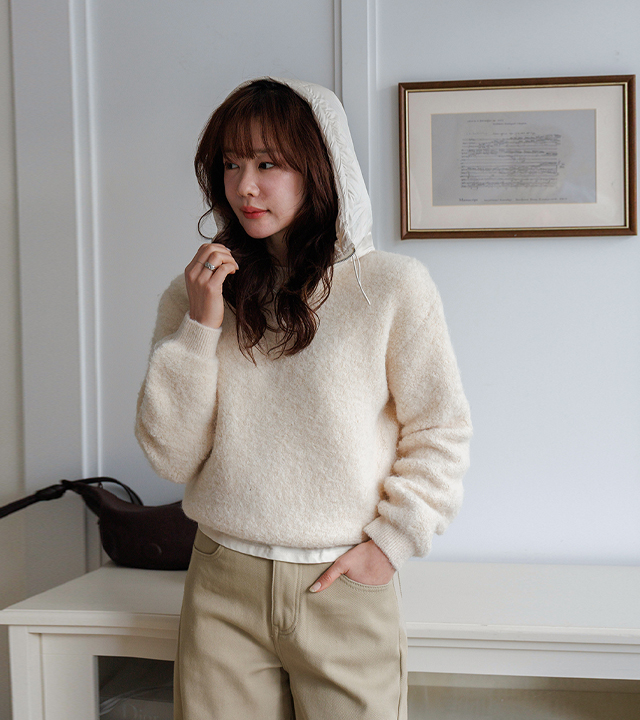 Deer padded hood boucle wool knit