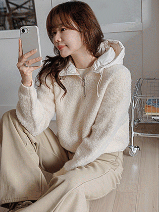 Deer padded hood boucle wool knit