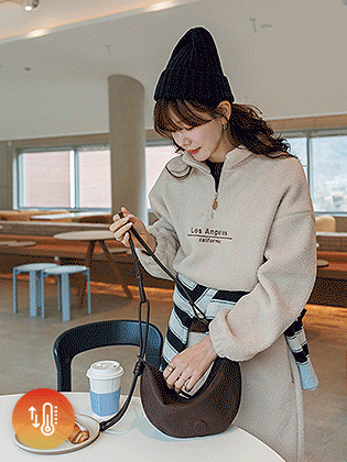 Fluffy bouclé half-zip up man-to-man 