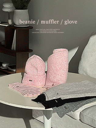 Wool muffler, gloves, and hat 3-piece set 