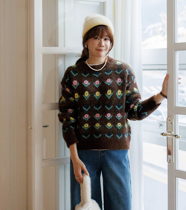 Flower round neck wool knit