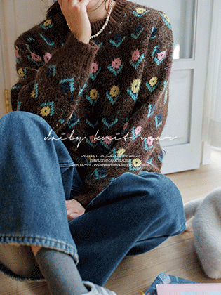 Flower round neck wool knit