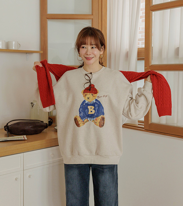 Hug Bear Sheepskin Man-to-Man T-shirt