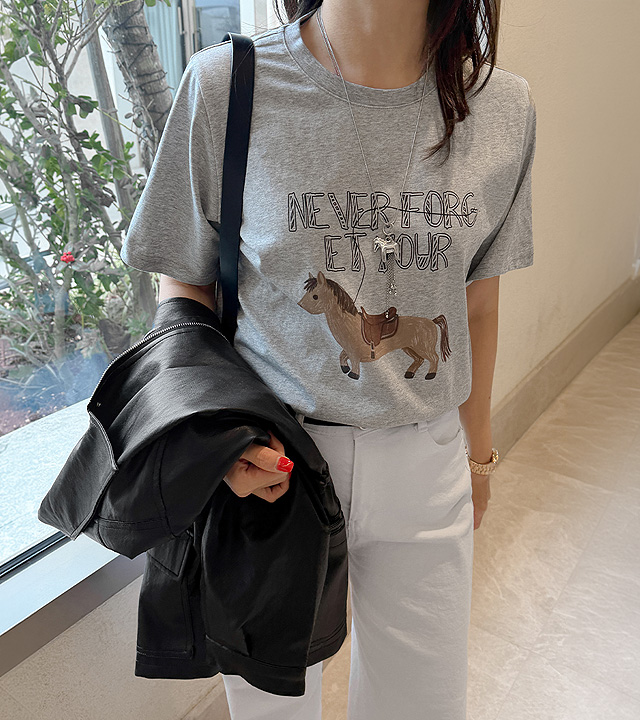 Horse Print Short Sleeve T-Shirt (Necklace Set)