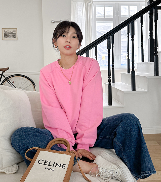 Loose fit patch man-to-man