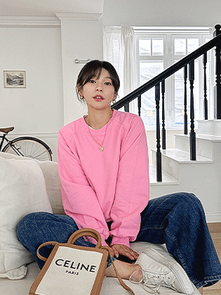 Loose fit patch man-to-man