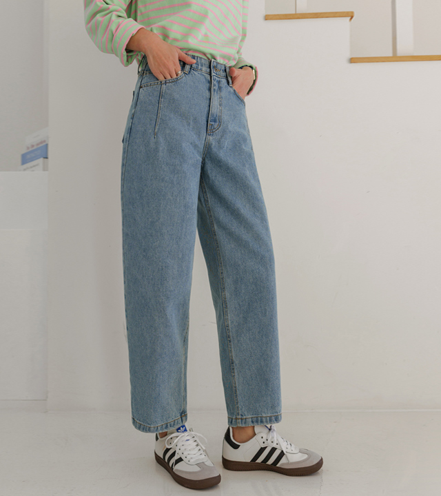 Dart cut baggy fit denim