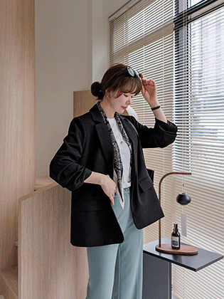 Loggia sleeve shirring jacket