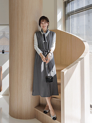 Nancy V-neck flare dress