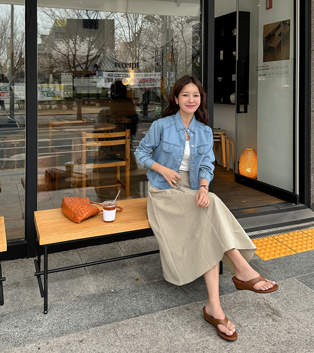 Smooth denim semi-cropped shirt jacket