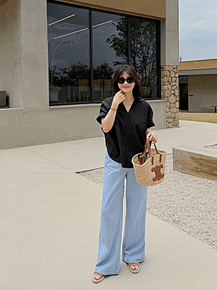 Dolman fit half-open collar shirt