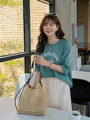 Cursive Lettering Sleeveless T-shirt