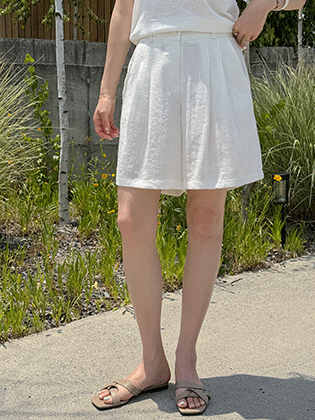 French linen pintuck shorts