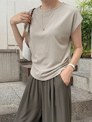 Rie Pleated Pintuck Shirring Tee