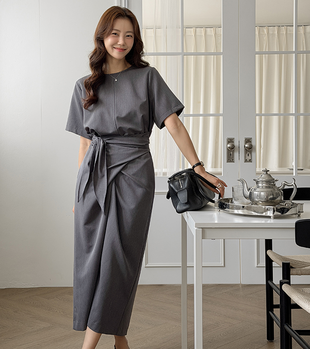 Fallin back-banding wrap dress