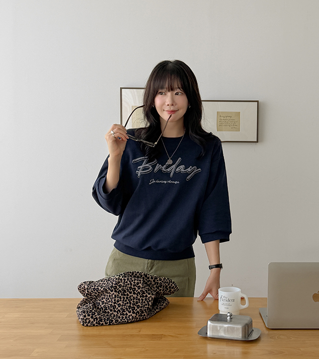 Freedy Lettering 3/4 Sleeve Sweatshirt