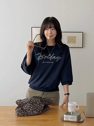 Freedy Lettering 3/4 Sleeve Sweatshirt