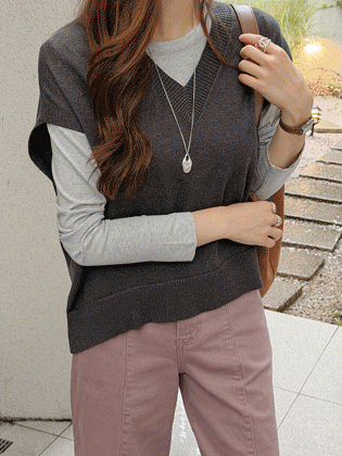 Raul back slit V-neck knit vest