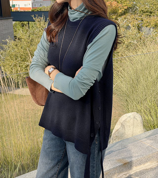 Soho Button Slit Knit Vest