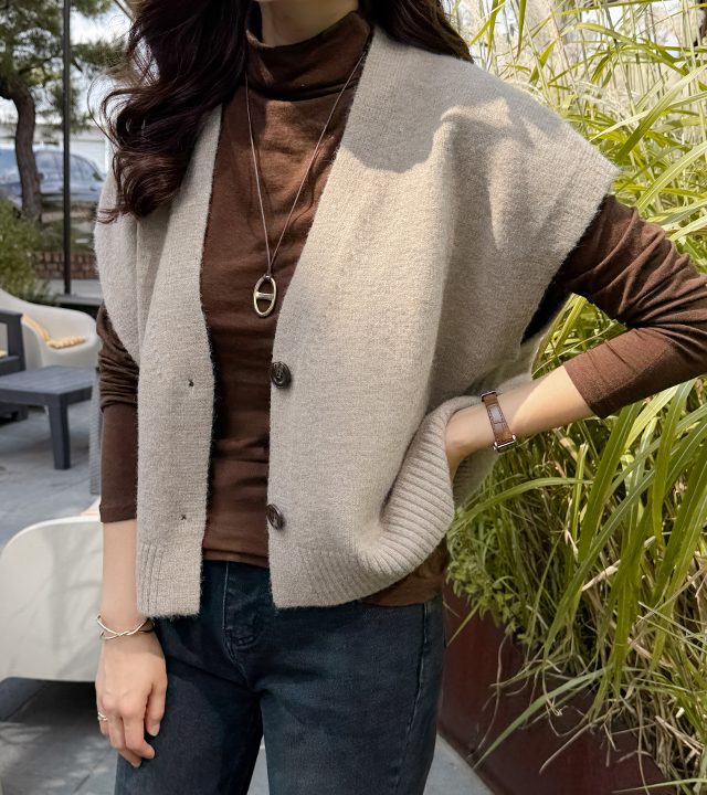 Lumen Button Knit Vest