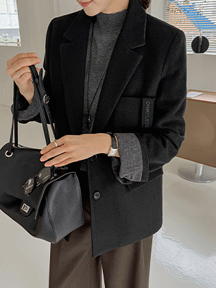 Complete slit button jacket