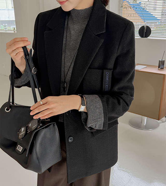 Complete slit button jacket
