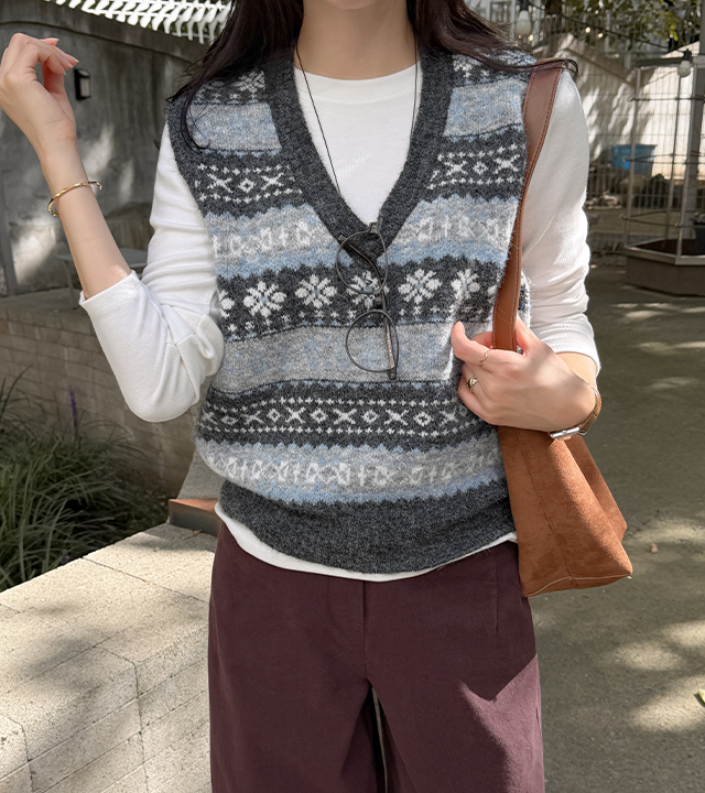Hygge Nordic wool knit vest