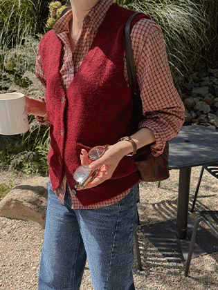 Two-pocket wool knit vest