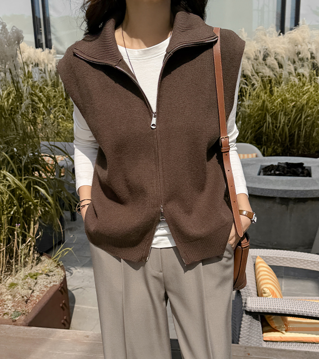 Port zip-up knit vest