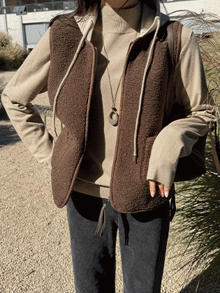 Mer Knit Hood Boucle Vest