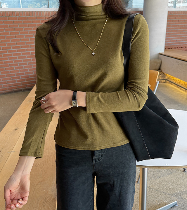 Leua Soft Half-Neck T-Shirt