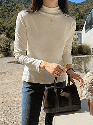 Leua Soft Half-Neck T-Shirt